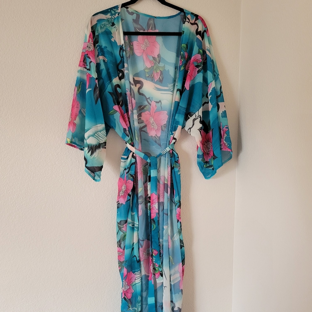 ☆☆SOLD☆☆NWOT Floral/Crane Beach Kimono